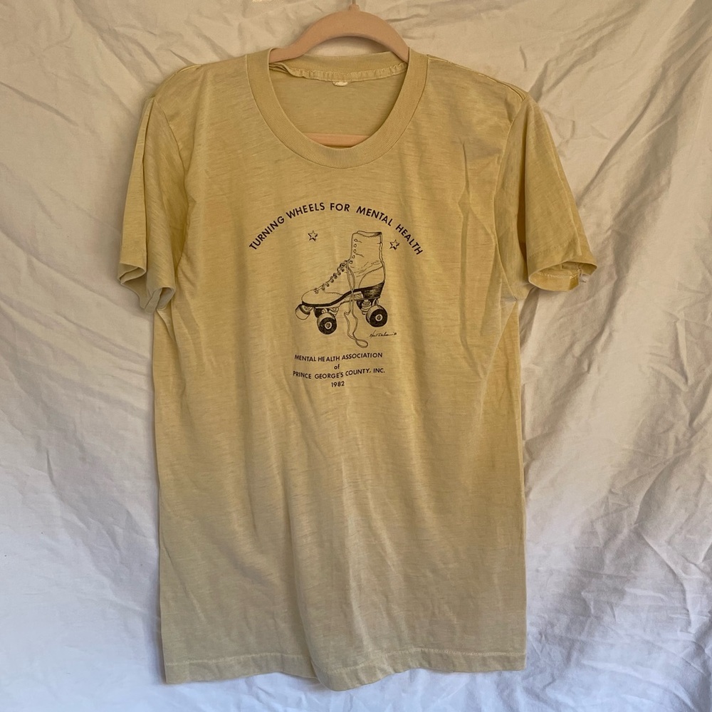Vintage 80s T-shirt with roller skates